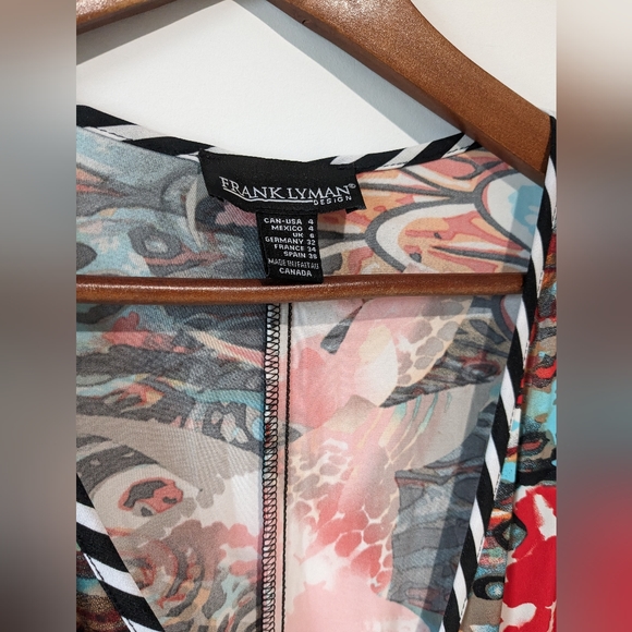 Frank Lyman V-Neck Abstract Dress - Picture 4 of 4